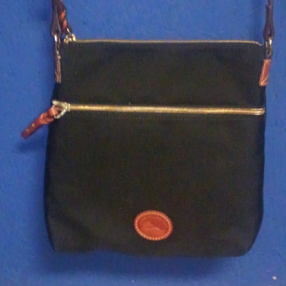 NWOT Dooney Bourke crossbody.