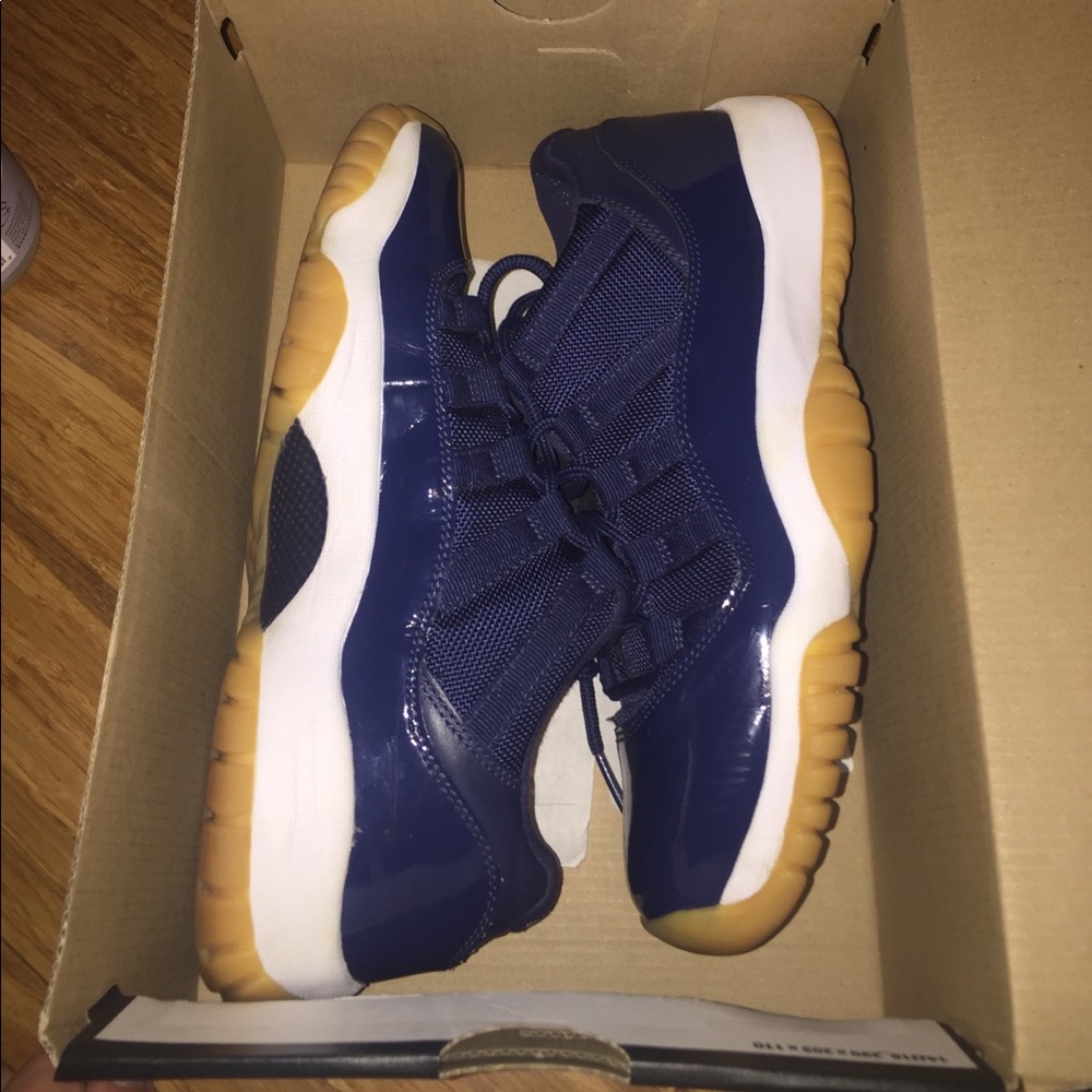 Jordan 11 Low Midnight Navy