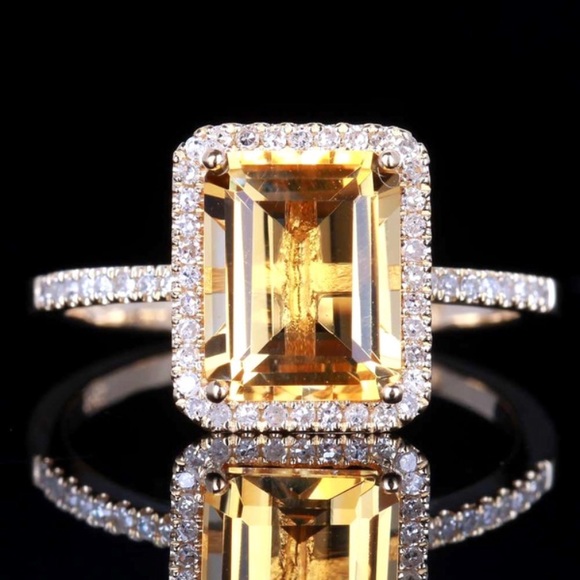 Jewelry - 925 Sterling Silver topaz ring😍❤️