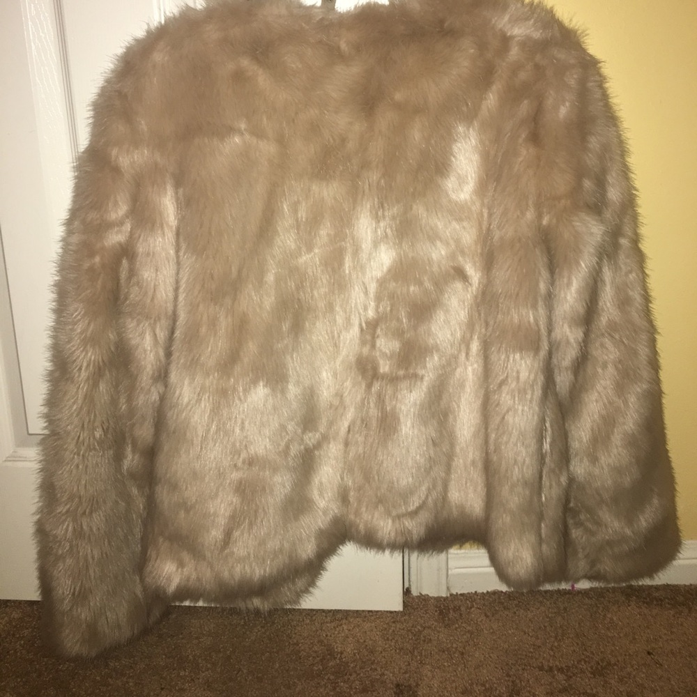 Forever 21 Faux fur jacket BRAND NEW WITHOUT TAGS - Picture 2 of 4