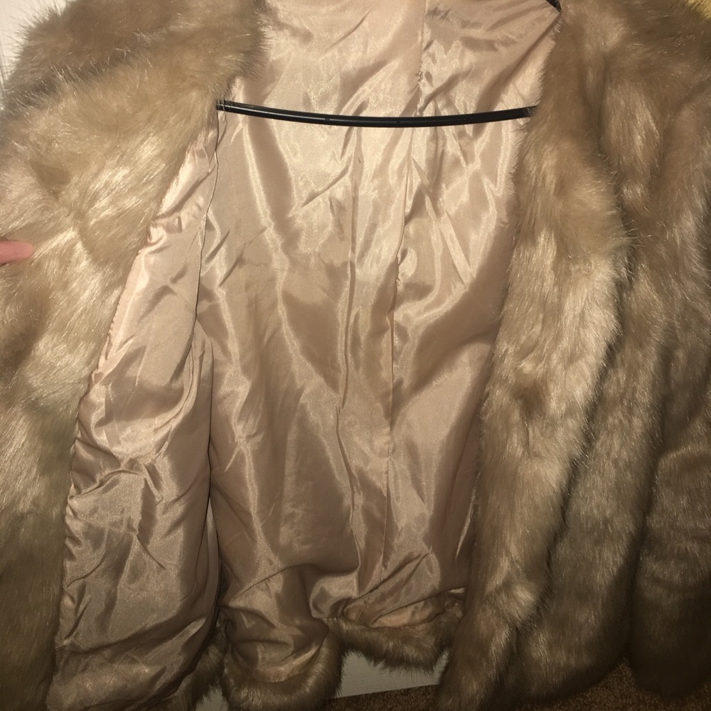 Forever 21 Faux fur jacket BRAND NEW WITHOUT TAGS - Picture 4 of 4