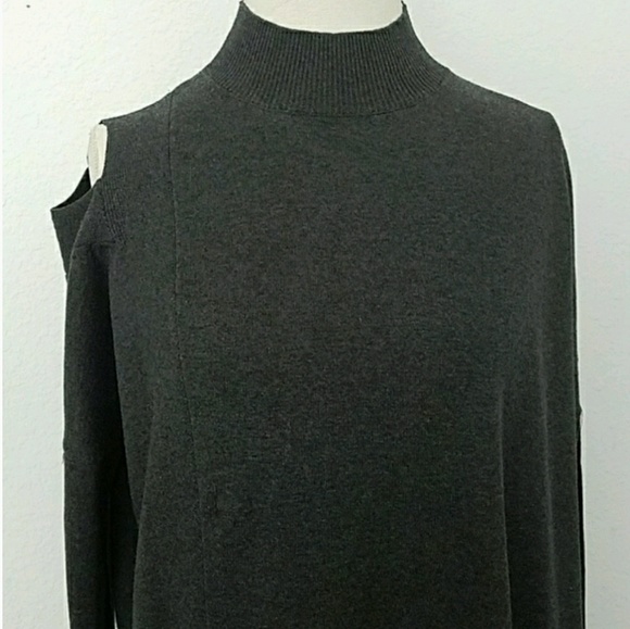 Mock Neck Cold Soulder Top - Picture 5 of 5