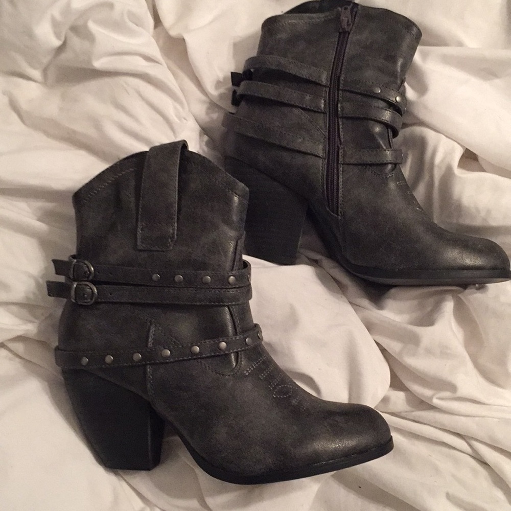 NWT Grey Booties Cato sz 8 💖Final Price💖