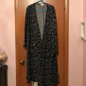 Stunning Lularoe Sarah