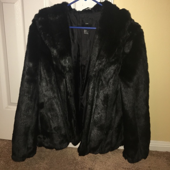Forever 21 Jackets & Blazers - Forever21 faux fur jacket NEW WITHOUT PAGES