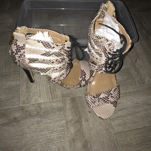 Jessica Simpson Snake Print heels !