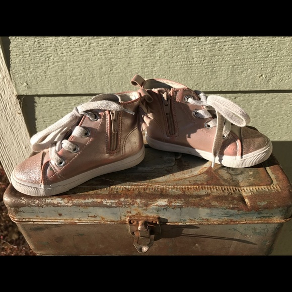 Cat and Jack Glitter Metallic sneakers - Picture 2 of 4