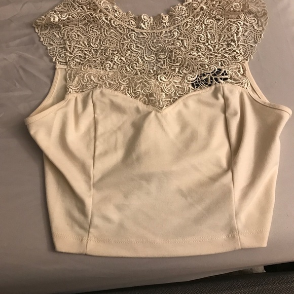 Crop top - Picture 1 of 1