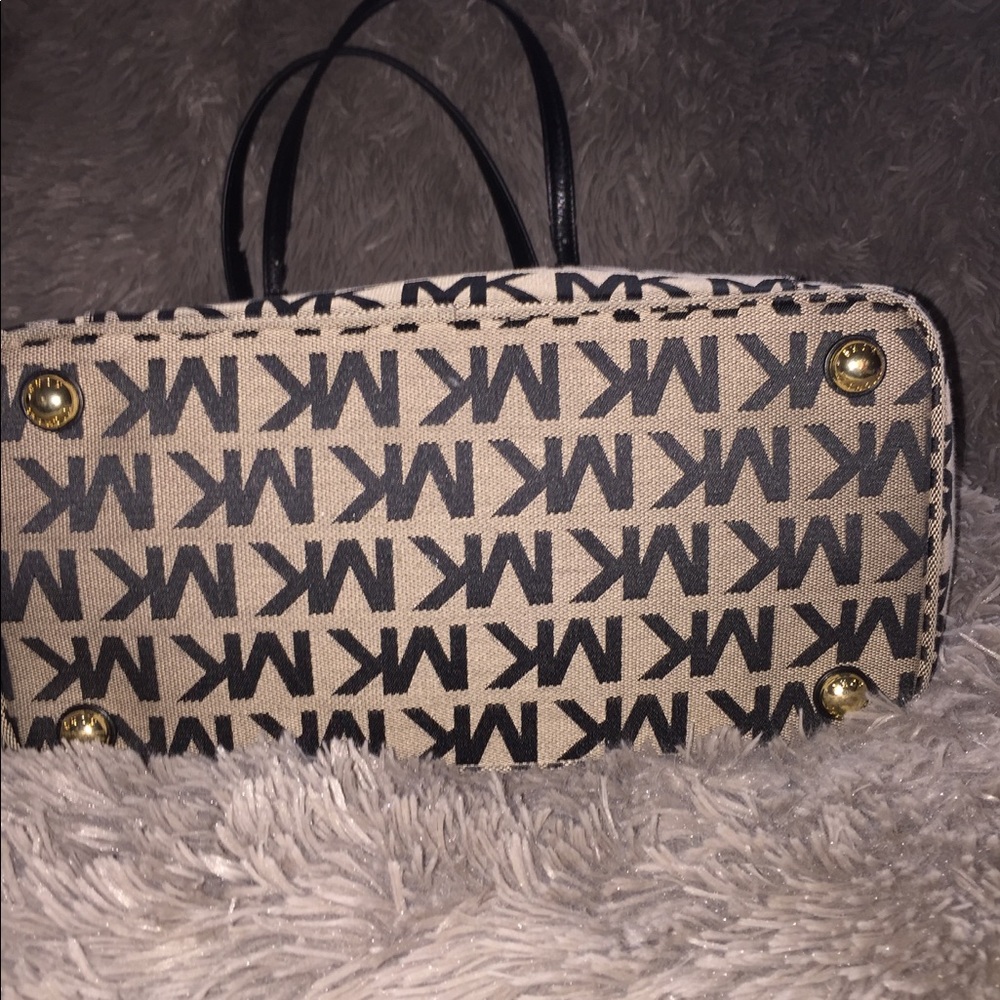 Michael Kors Signature Tote - Picture 5 of 5