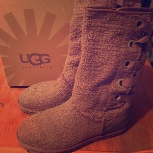UGG w Heirloom lace up boots