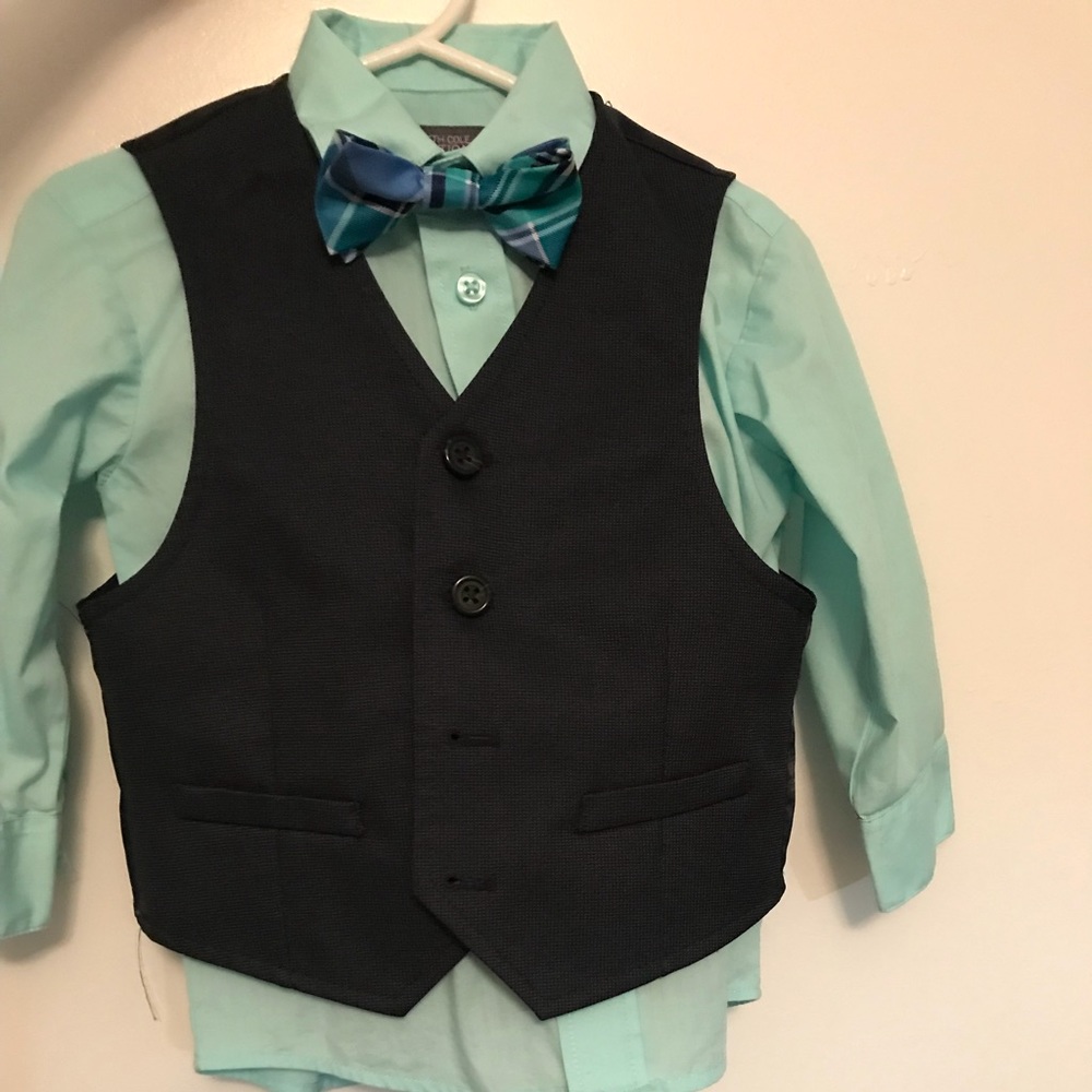 2t Kenneth Cole 3 piece suit with bow tie.