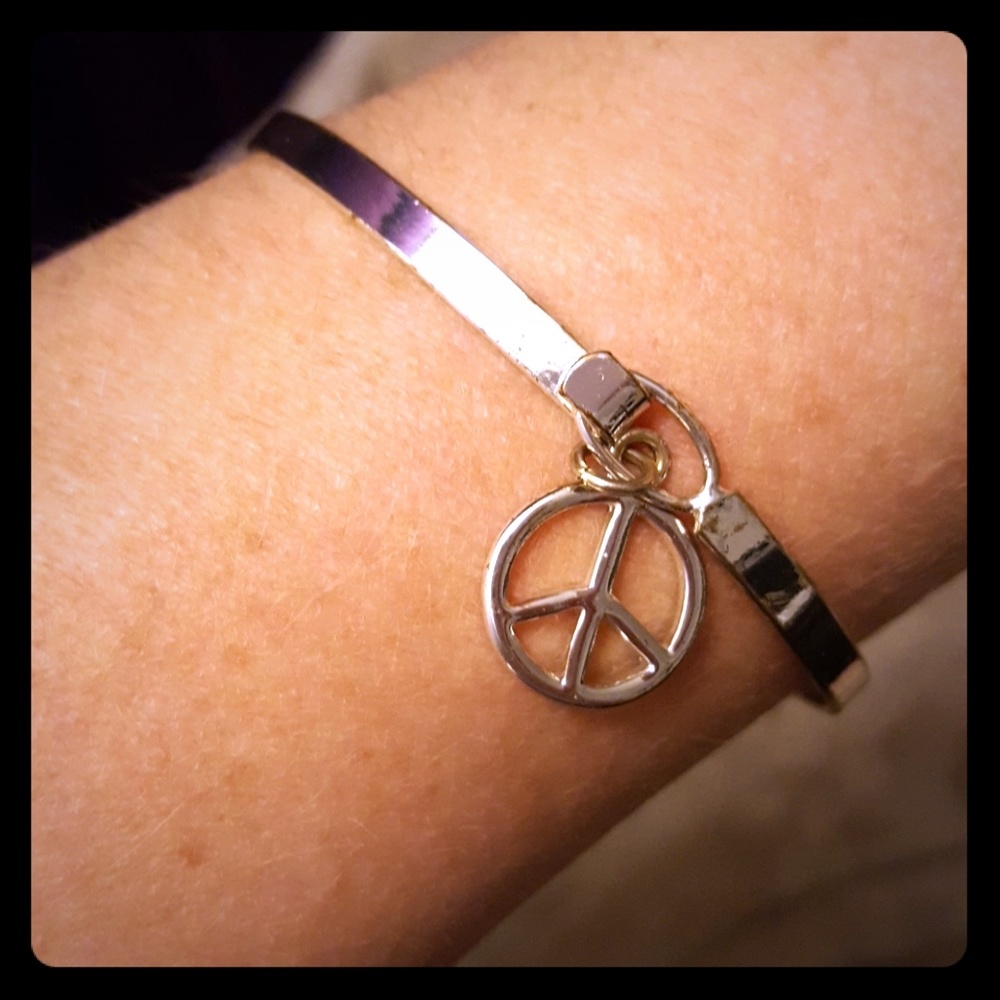 Peace sign dangle bracelet