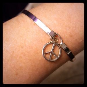 Peace sign dangle bracelet