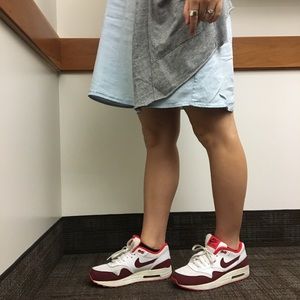 WOMANS NIKE AIR MAX 1 ESSENTIAL SIZE 9