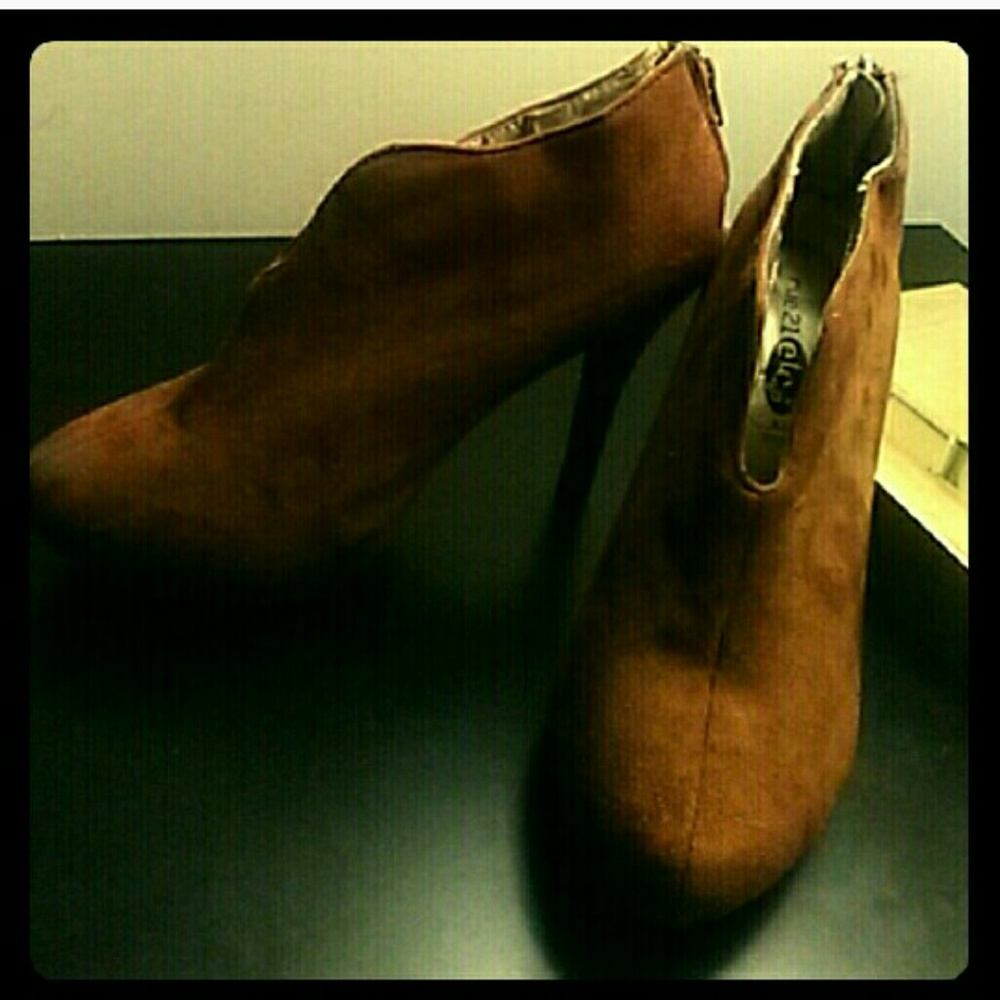 High heel camel colored booties