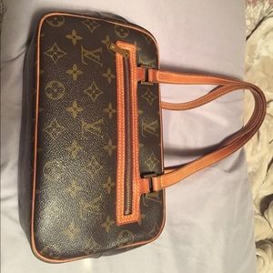 🔥 Sale🔥Authentic Louis Vuitton Cite MM bag