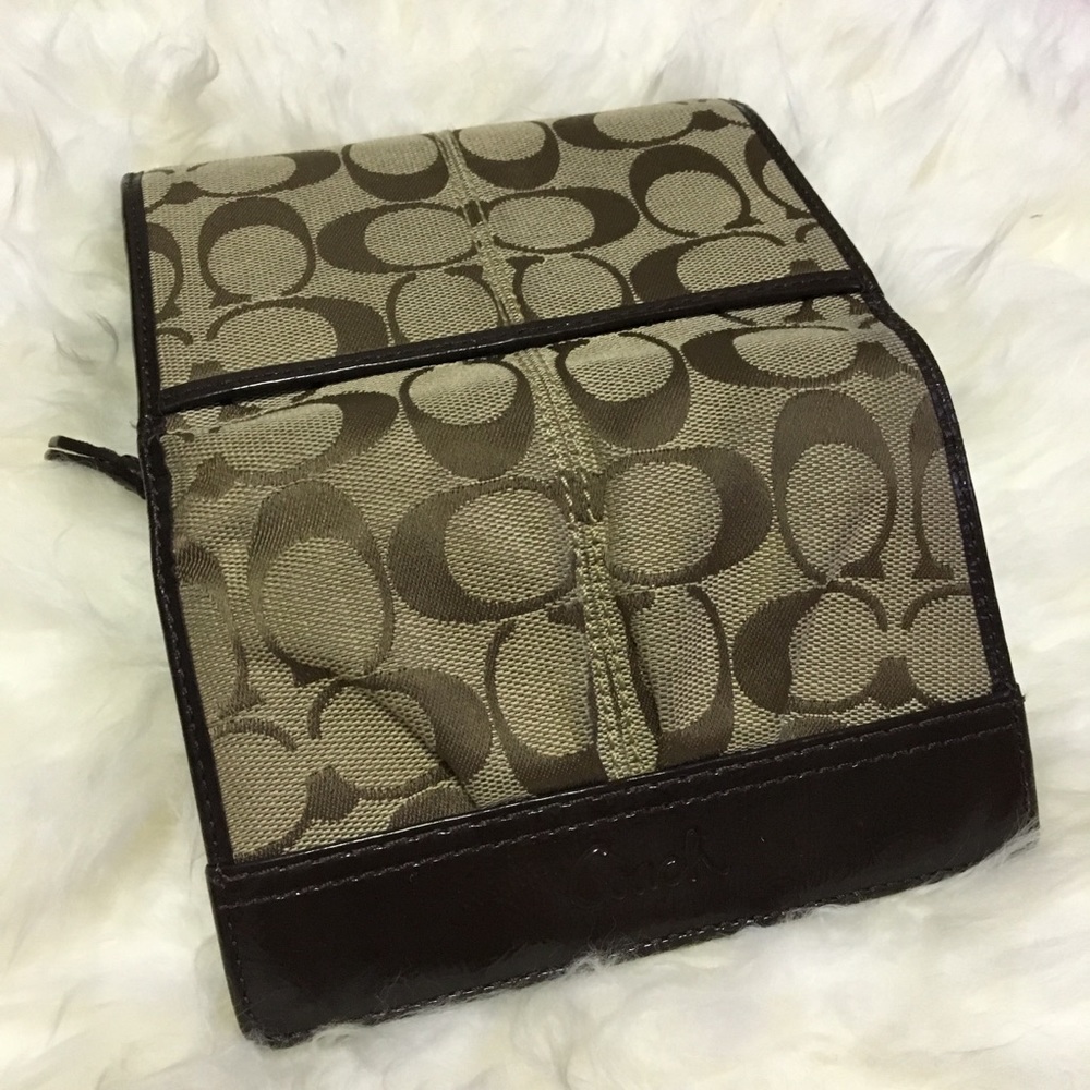 ๐ Coach Signature Wallet - Picture 2 of 7
