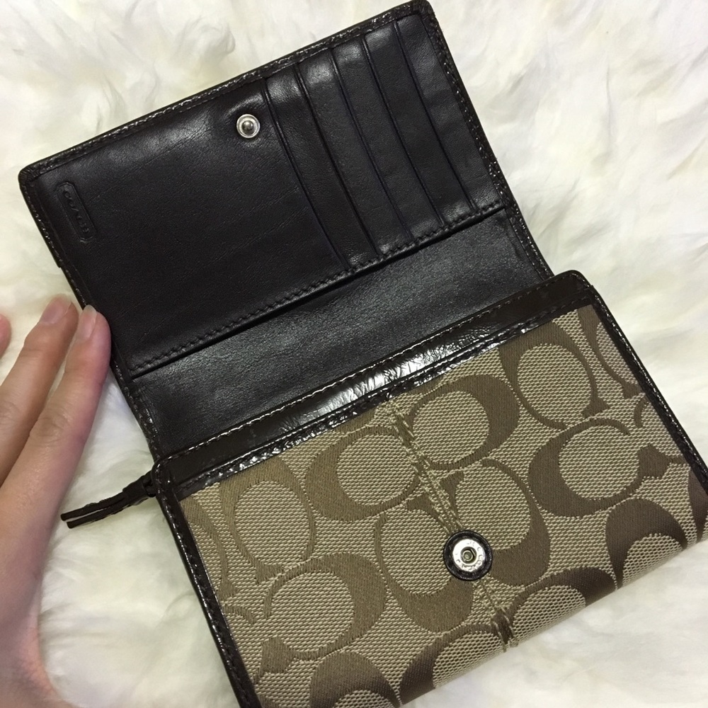 ๐ Coach Signature Wallet - Picture 3 of 7