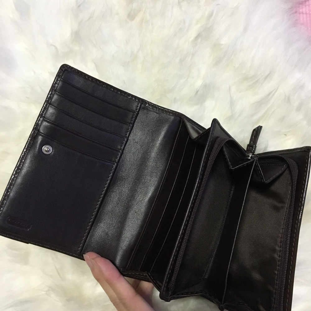 ๐ Coach Signature Wallet - Picture 4 of 7