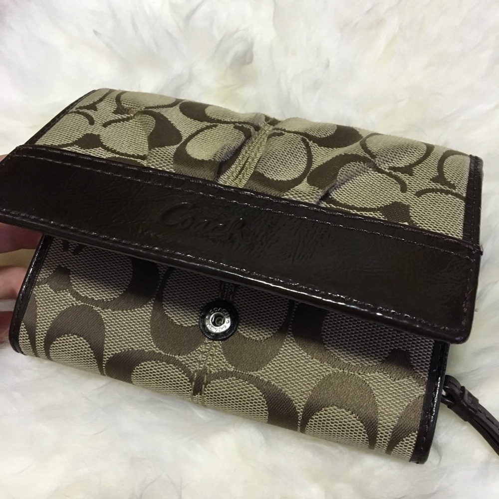 ๐ Coach Signature Wallet - Picture 7 of 7