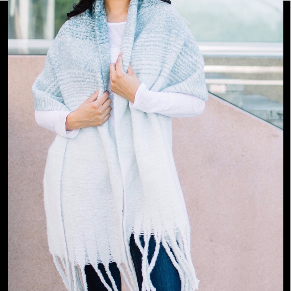 NWT! Teal Ombré Wrap