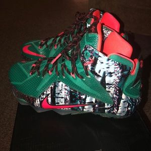 Men’s Lebron XII 🎄XMAS Edition🎄 retail $220