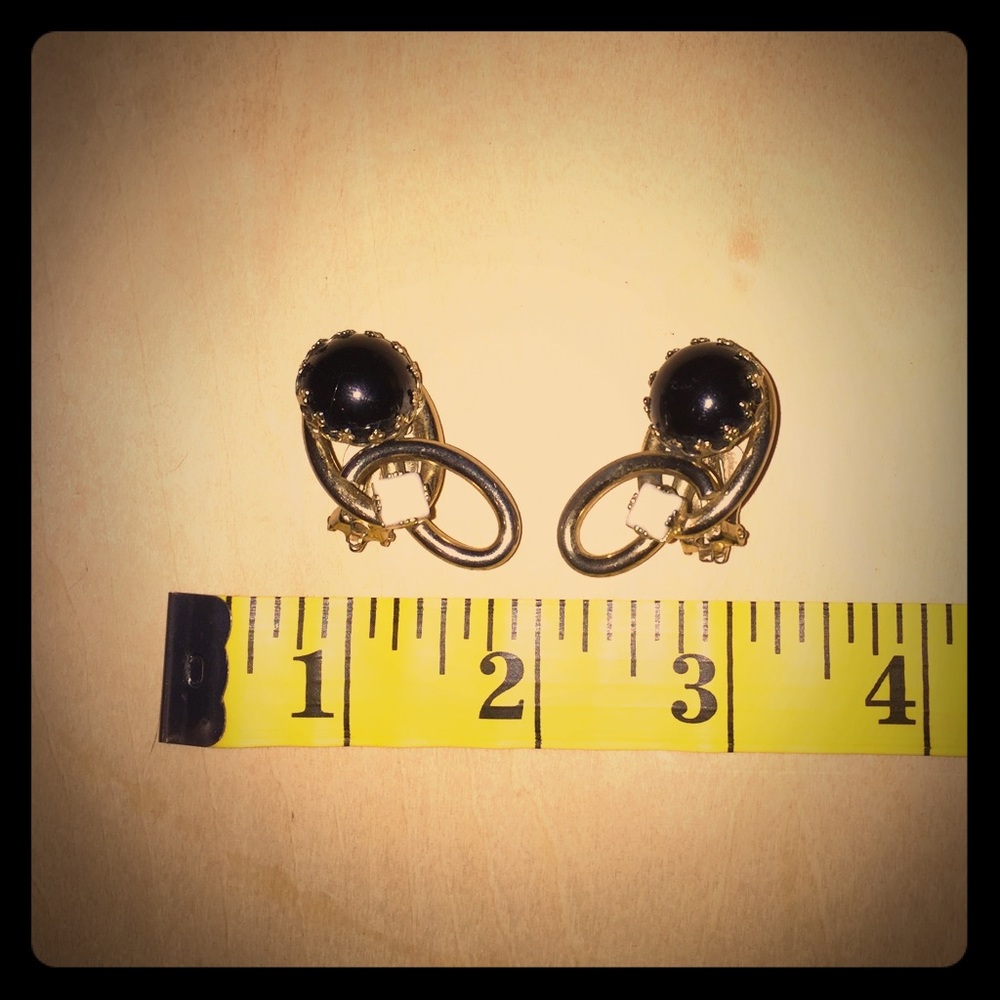 🖤Vintage black and white clip earrings🖤
