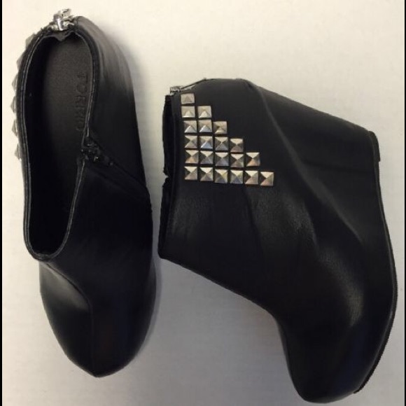 wedge booties wide width