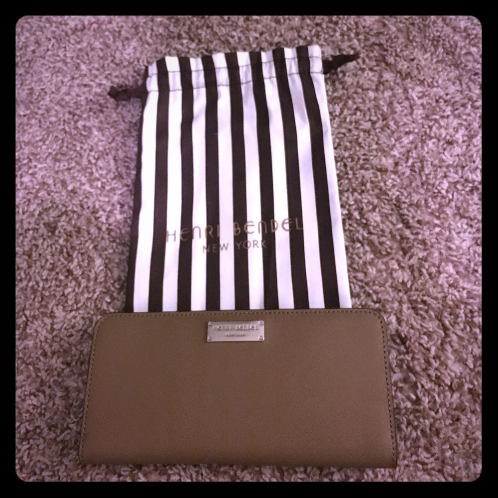 Henri Bendel W57th Single Snap Wallet