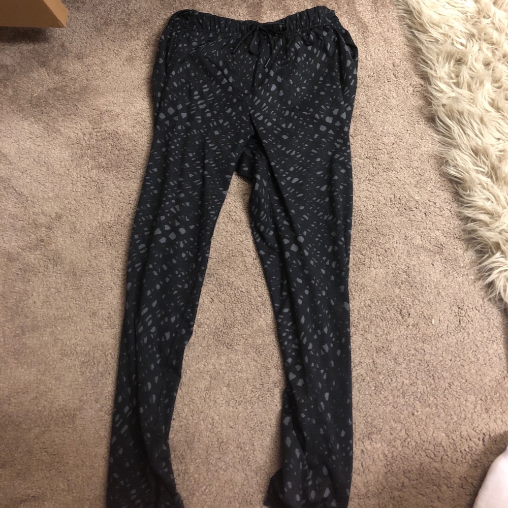 Lululemon Jet Crops Size 4
