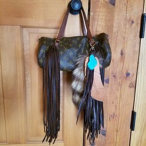 Auth Louis Vuitton Papillon with Fringe