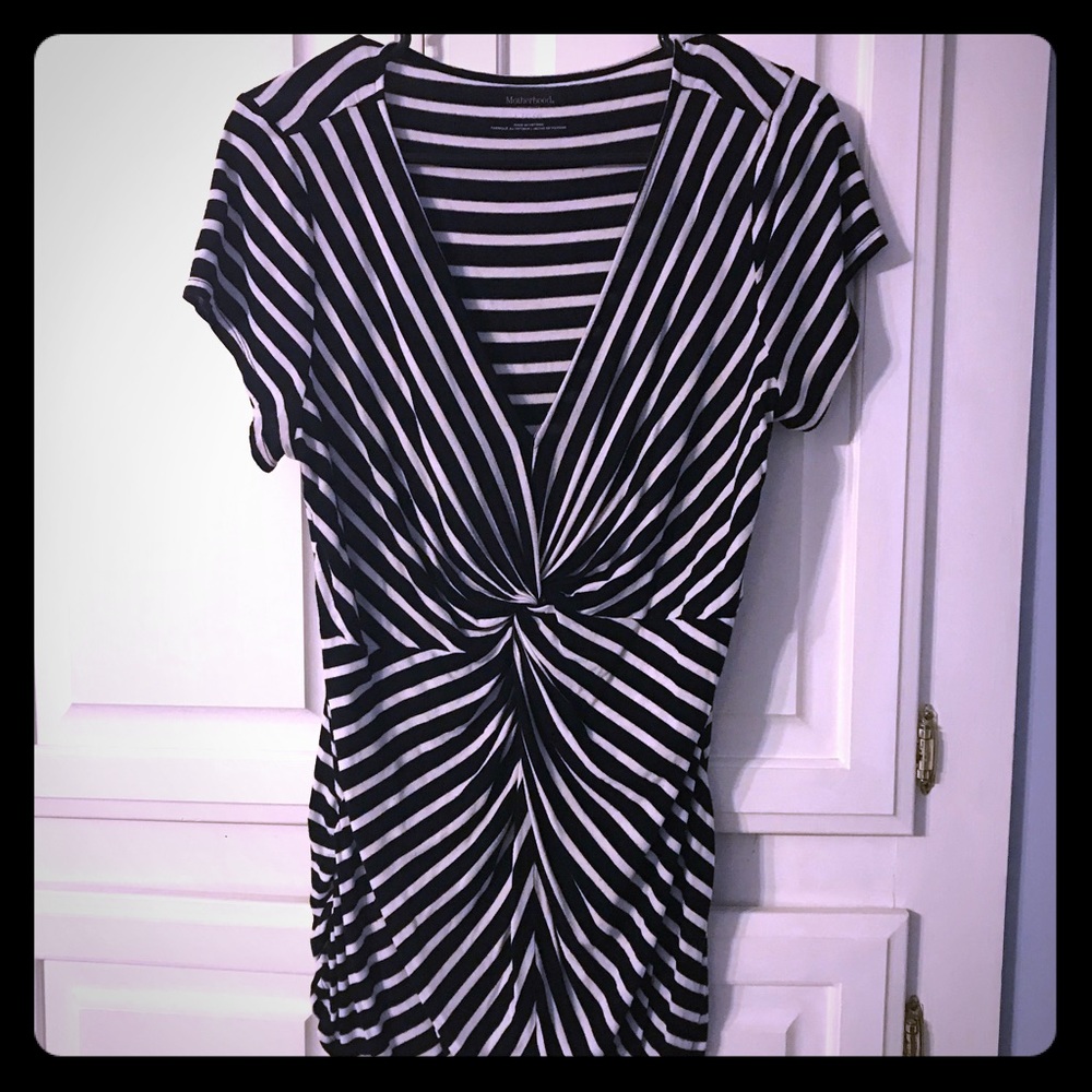 Black and white maternity top