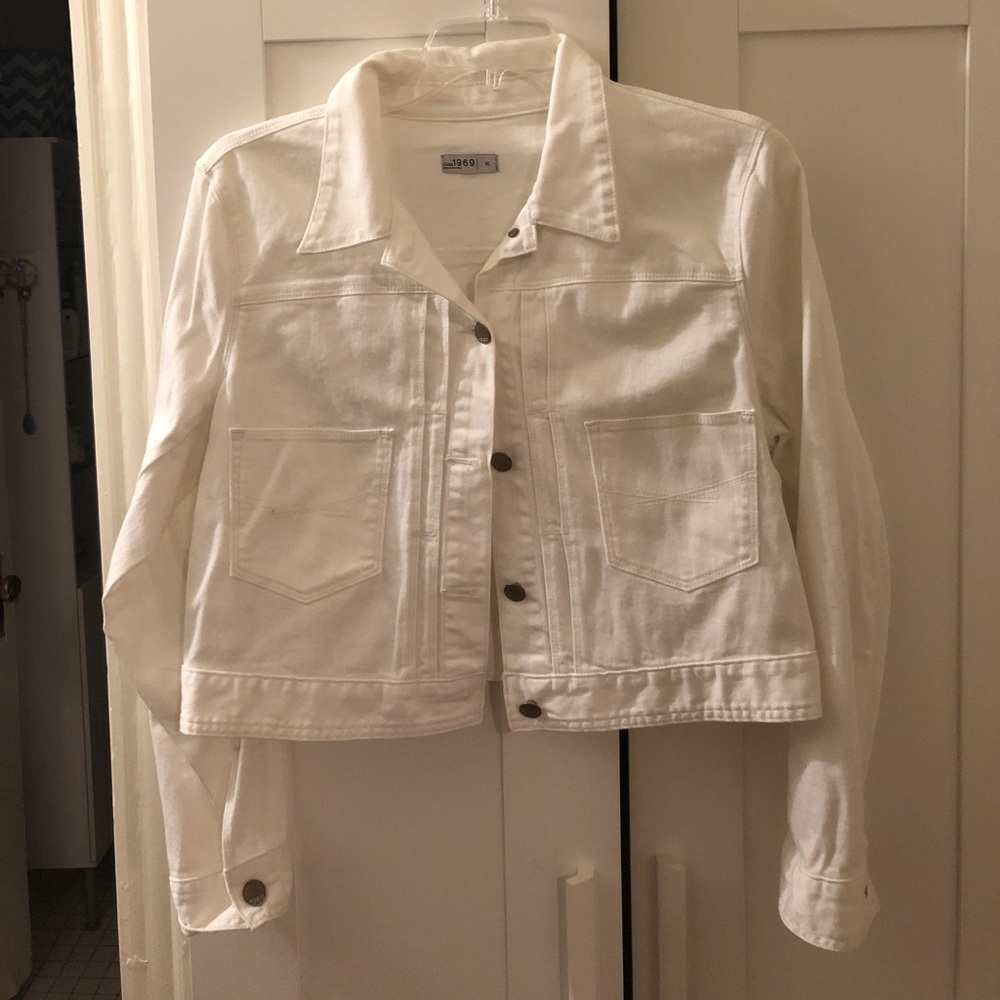 Cropped Gap white denim jacket