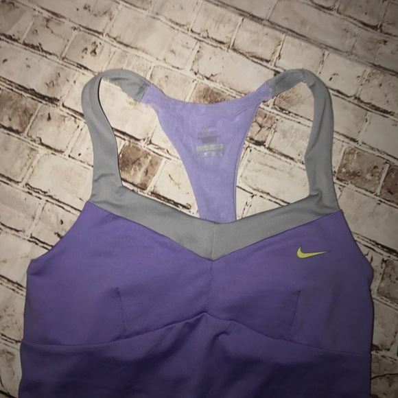 Nike top🔴 - Picture 2 of 3