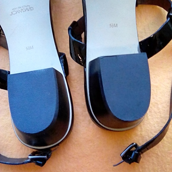 circa Joan & David Black patent sandals - flats! - Picture 4 of 4