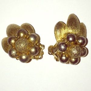 ⭐️💛Vintage Kramer clip earrings 40s-50s💛⭐️