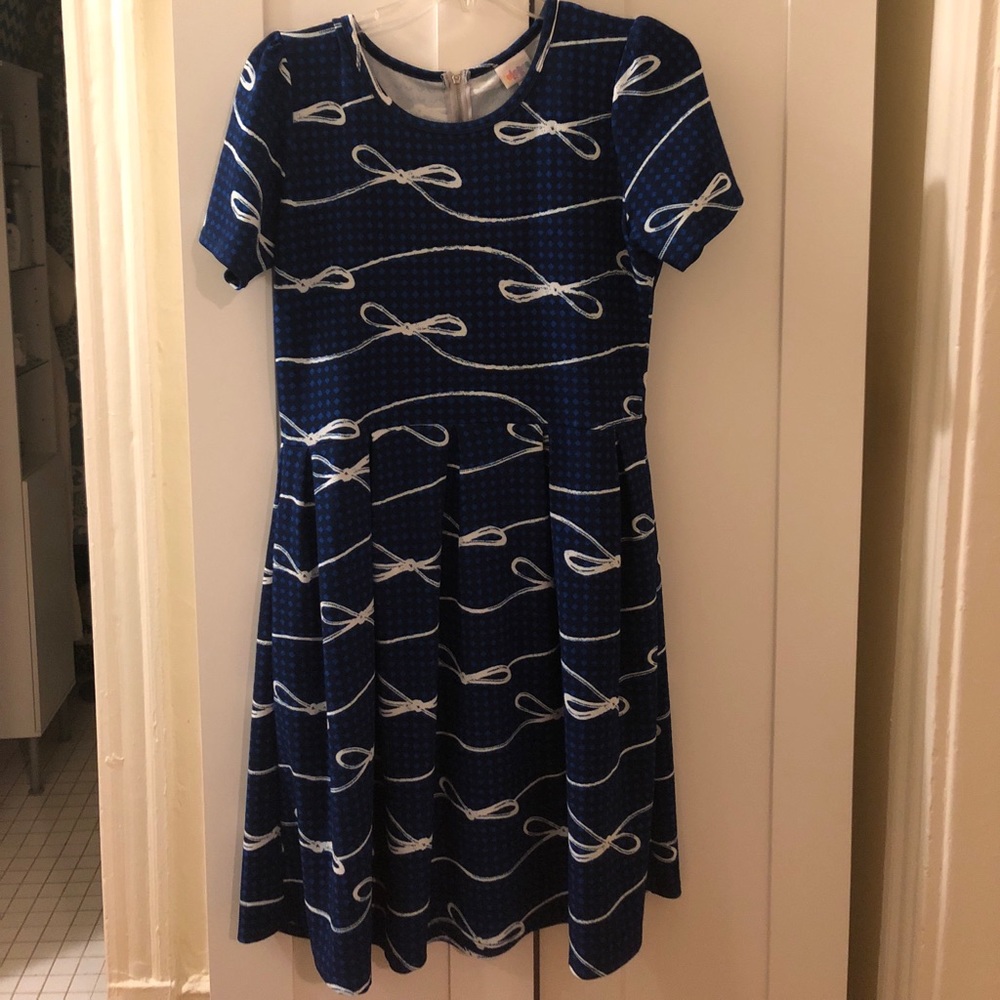 LuLaRoe string bow Amelia dress