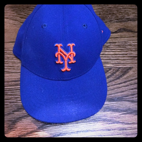 Barely used fitted hat. - Picture 1 of 3