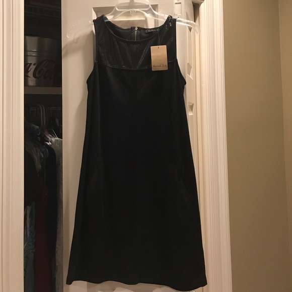 Super Cute Black Dress Size Small - Picture 1 of 2