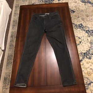 Levi’s “721 High Rise Skinny” grey/black