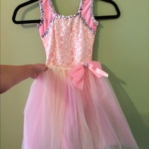 Dance costume. Tutu, leotard, and skirt included