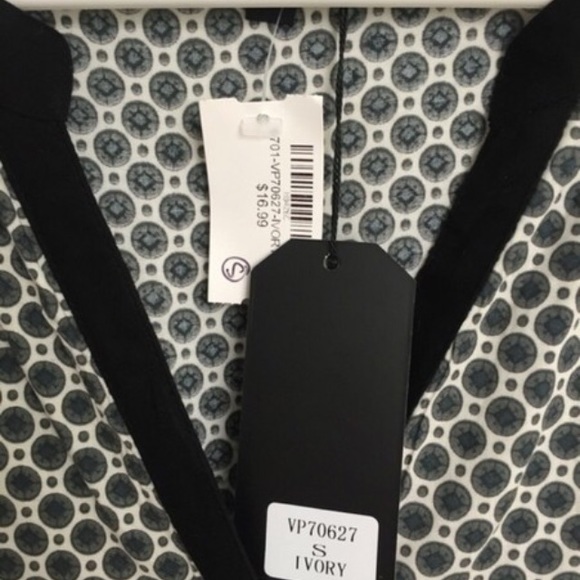 NWT polka-dot romper - Picture 4 of 4