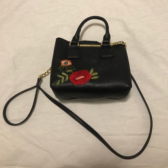 Steve Madden Handbags - Steve Madden Embroidered Flower Purse