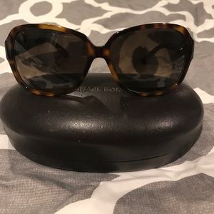 Women Fendi sunglasses ferm price