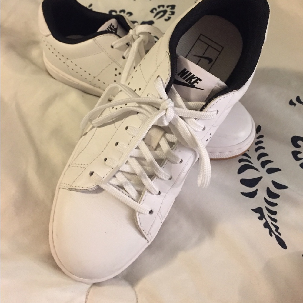 Nike casual tennis shoes