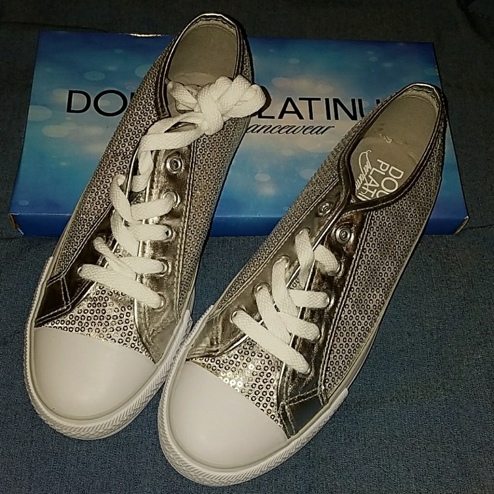 Sequined canvas shoes 🌹 perfect for spring!