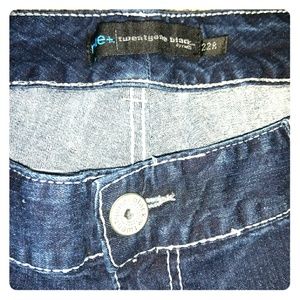 Women's RUE 21 Jeans size 22R