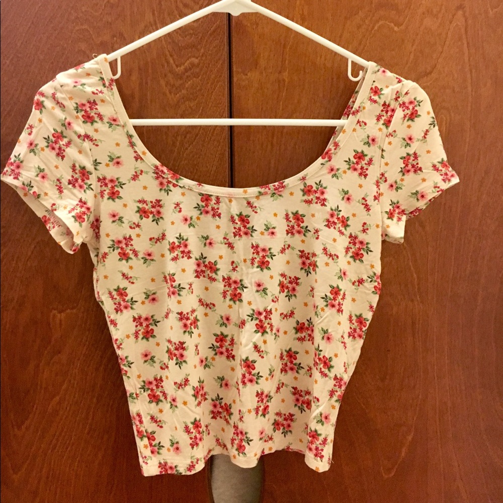 NWT M PacSun Floral Crop Top