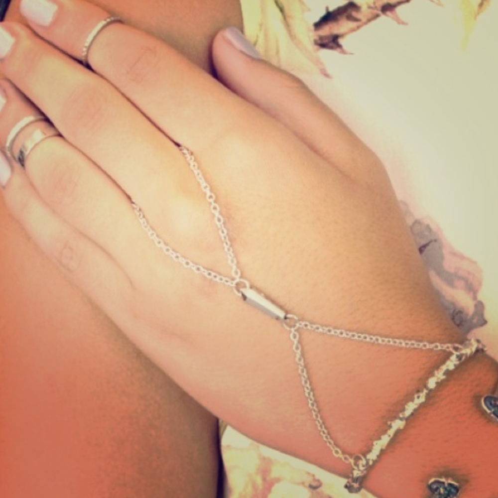 kendra scott hand bracelet