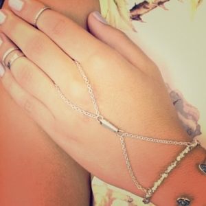 kendra scott hand bracelet